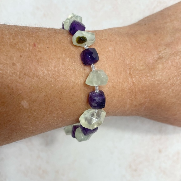Amethyst and Prehnite bracelet - Picture 3 of 5